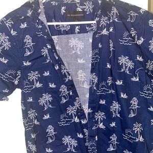 Short sleeve men’s button down. Perfect for date night, vacation, or causal days